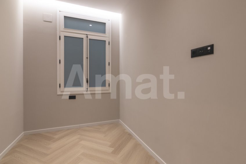 Piso reformado en Via Laietana, cerca del Born y Catedral -21