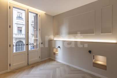 Piso reformado en Via Laietana, cerca del Born y Catedral -14