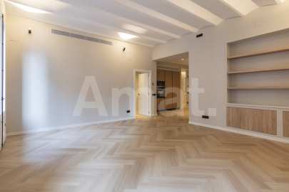 Piso reformado en Via Laietana, cerca del Born y Catedral -2