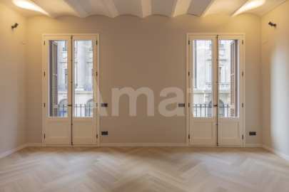 Piso reformado en Via Laietana, cerca del Born y Catedral -3