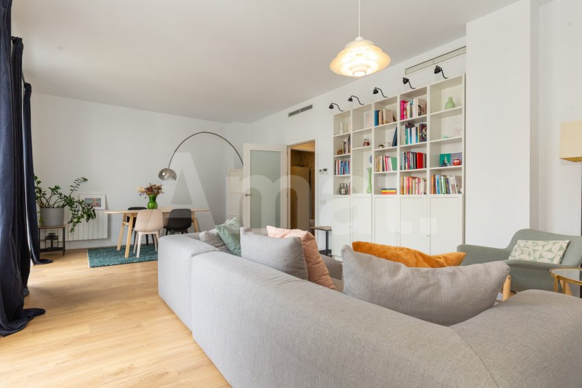 Cèntric i amb encant, duplex semi nou amb piscina -13