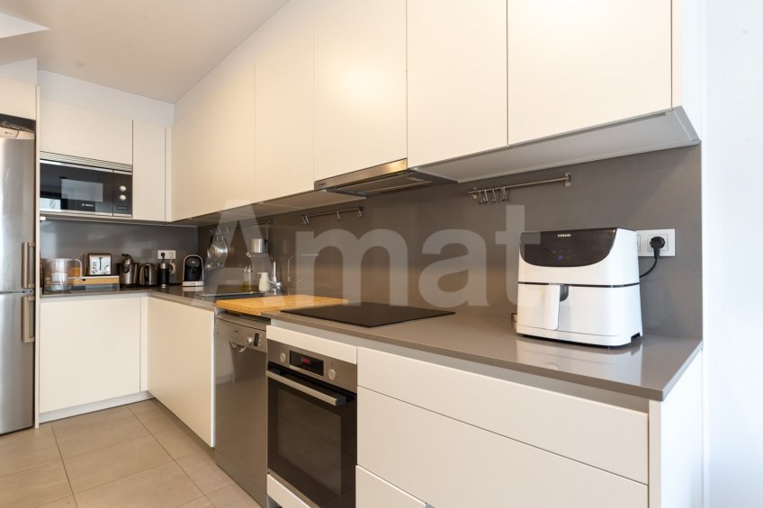 Cèntric i amb encant, duplex semi nou amb piscina -24