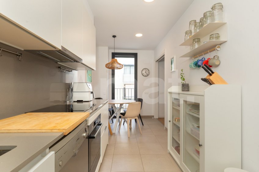 Cèntric i amb encant, duplex semi nou amb piscina -26