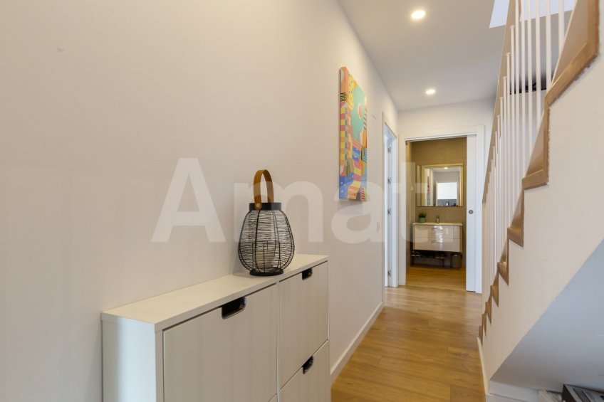 Cèntric i amb encant, duplex semi nou amb piscina -29