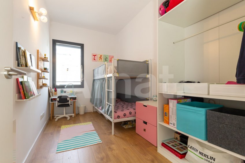 Cèntric i amb encant, duplex semi nou amb piscina -40