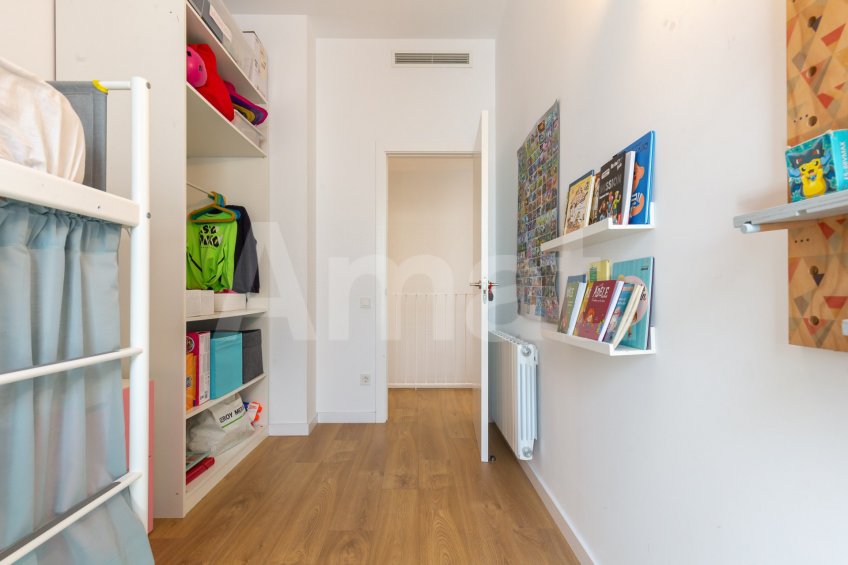 Cèntric i amb encant, duplex semi nou amb piscina -41