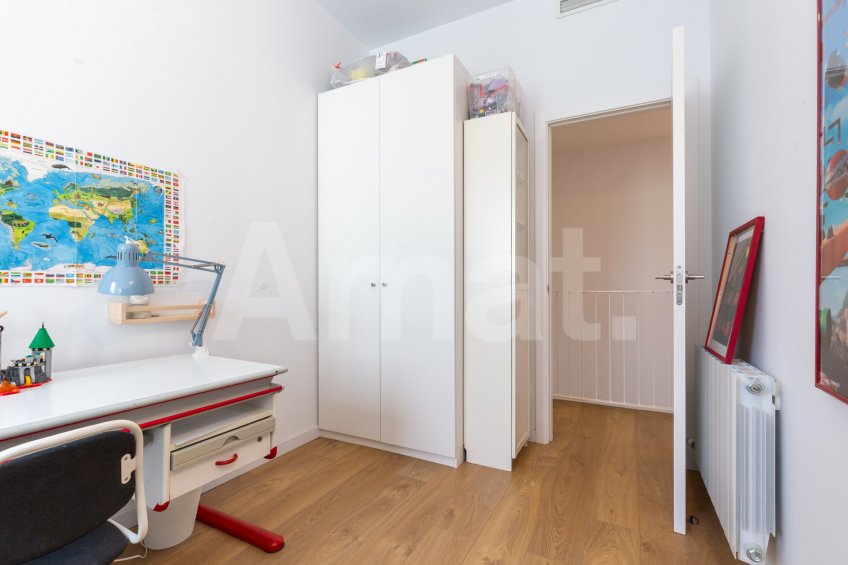 Cèntric i amb encant, duplex semi nou amb piscina -43