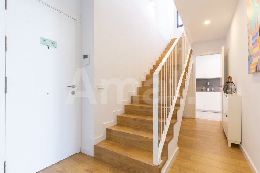 Cèntric i amb encant, duplex semi nou amb piscina -5