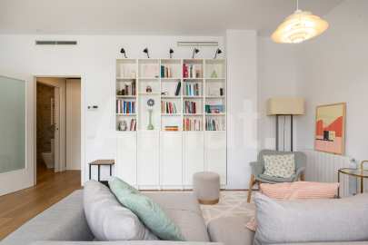 Cèntric i amb encant, duplex semi nou amb piscina -14