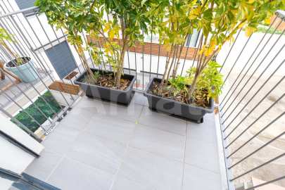 Cèntric i amb encant, duplex semi nou amb piscina -18