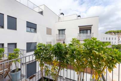 Cèntric i amb encant, duplex semi nou amb piscina -19