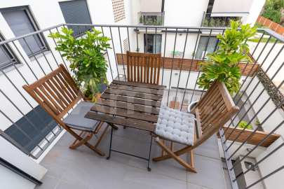 Cèntric i amb encant, duplex semi nou amb piscina -2