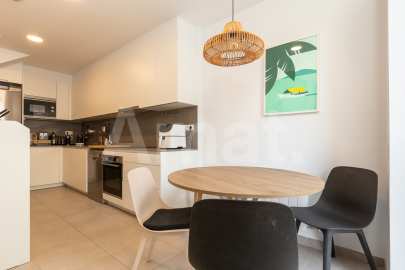 Cèntric i amb encant, duplex semi nou amb piscina -22