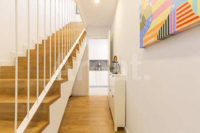 Cèntric i amb encant, duplex semi nou amb piscina -30