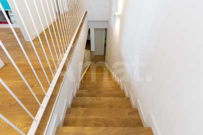 Cèntric i amb encant, duplex semi nou amb piscina -31