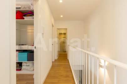 Cèntric i amb encant, duplex semi nou amb piscina -32