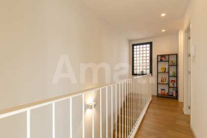 Cèntric i amb encant, duplex semi nou amb piscina -33