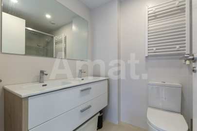 Cèntric i amb encant, duplex semi nou amb piscina -34