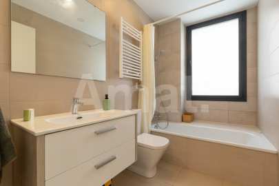 Cèntric i amb encant, duplex semi nou amb piscina -38