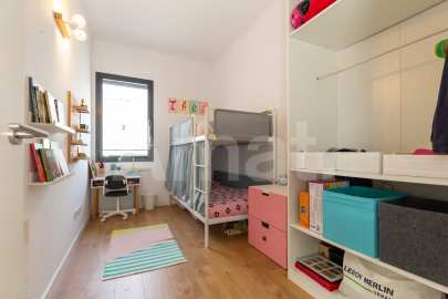 Cèntric i amb encant, duplex semi nou amb piscina -40