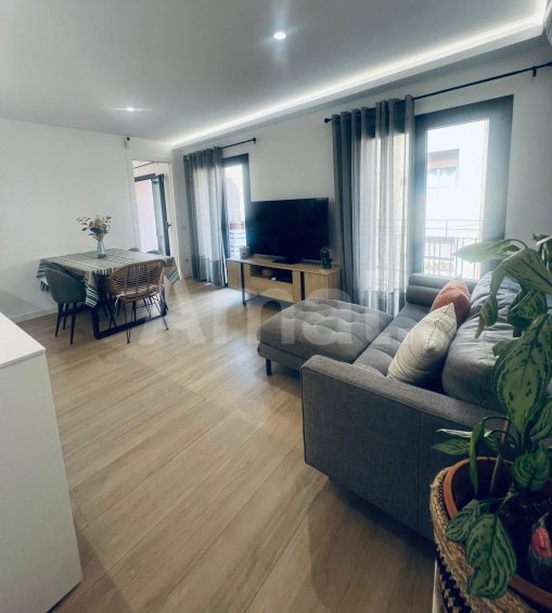 Pis reformat de 2 dormitoris amb terrassa de 21m²