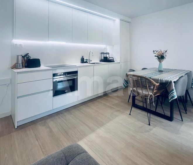 Pis reformat de 2 dormitoris amb terrassa de 21m² -2