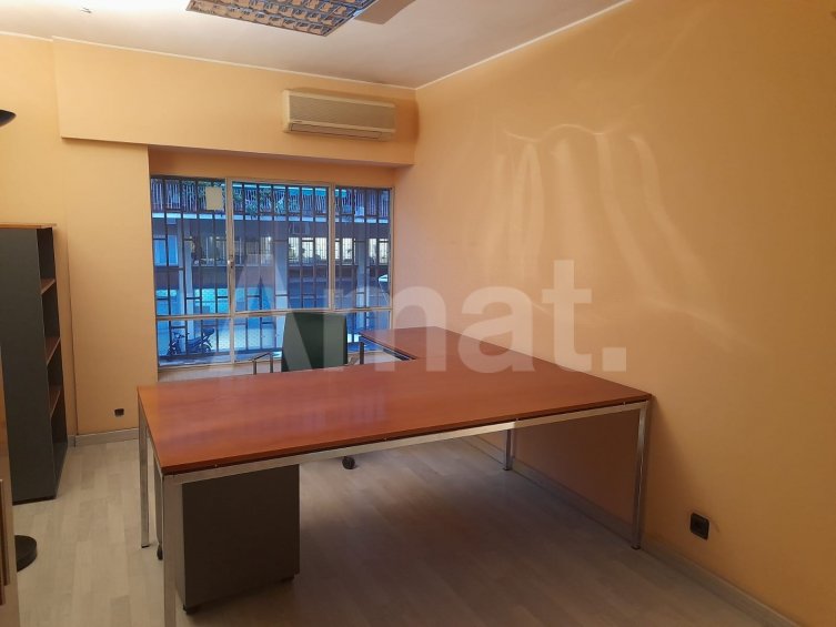 Central and very bright office, next to Diagonal avenue -5