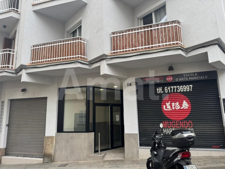 PREMISES WITH 36 M STREET FRONTAGE AND OPTIONAL BASEMENT – IDEAL FOR INVESTORS AND LARGE RETAIL SPACES