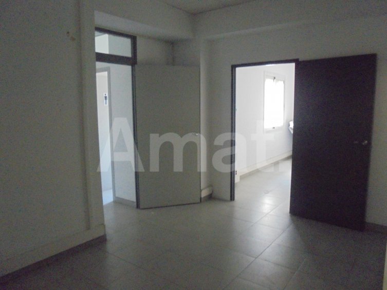 PREMISES WITH 36 M STREET FRONTAGE AND OPTIONAL BASEMENT – IDEAL FOR INVESTORS AND LARGE RETAIL SPACES -10