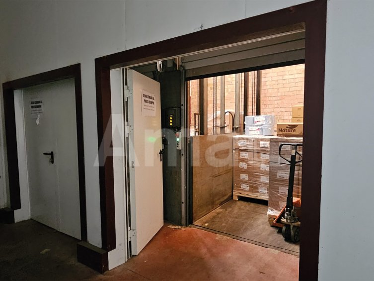 3,666 m² Industrial/Logistics Warehouse with Excellent Visibility and Perimeter Yard in Castelldefels -11