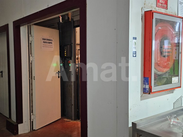 3,666 m² Industrial/Logistics Warehouse with Excellent Visibility and Perimeter Yard in Castelldefels -12