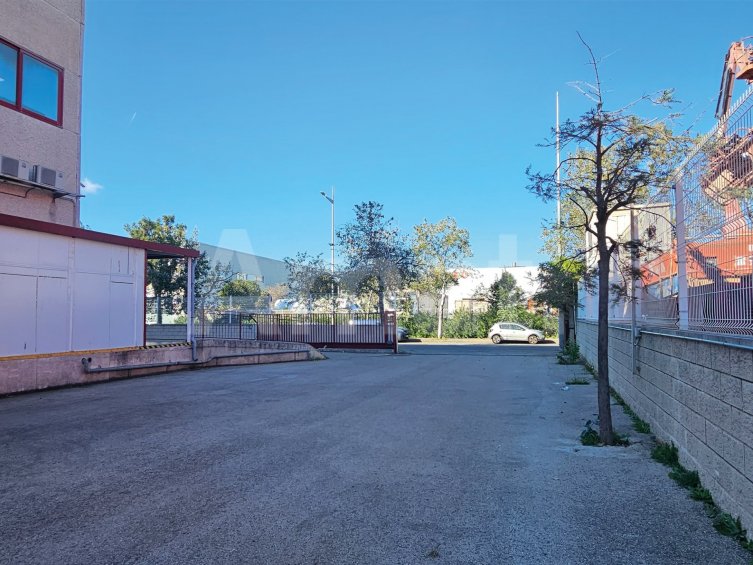 3,666 m² Industrial/Logistics Warehouse with Excellent Visibility and Perimeter Yard in Castelldefels -15