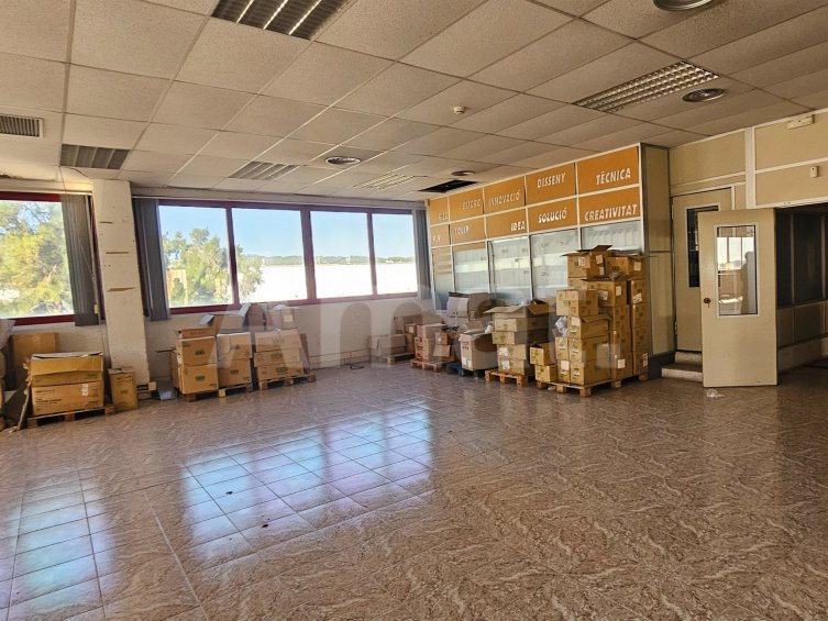 3,666 m² Industrial/Logistics Warehouse with Excellent Visibility and Perimeter Yard in Castelldefels -22