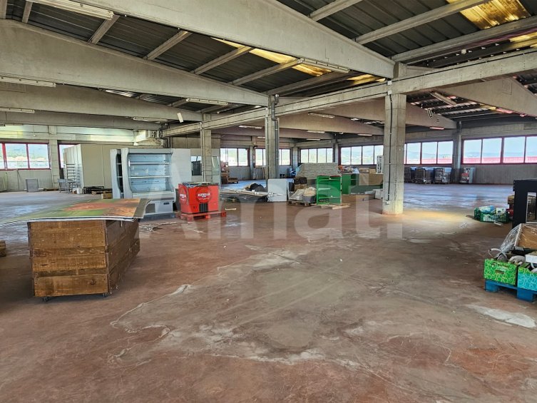 3,666 m² Industrial/Logistics Warehouse with Excellent Visibility and Perimeter Yard in Castelldefels -26