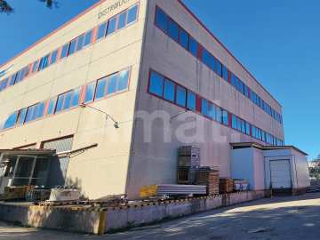3,666 m² Industrial/Logistics Warehouse with Excellent Visibility and Perimeter Yard in Castelldefels -3