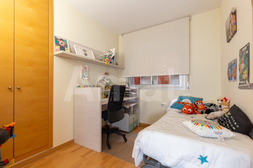 Pis a Volpelleres, al costat de l’emblemàtic Mercantic -24