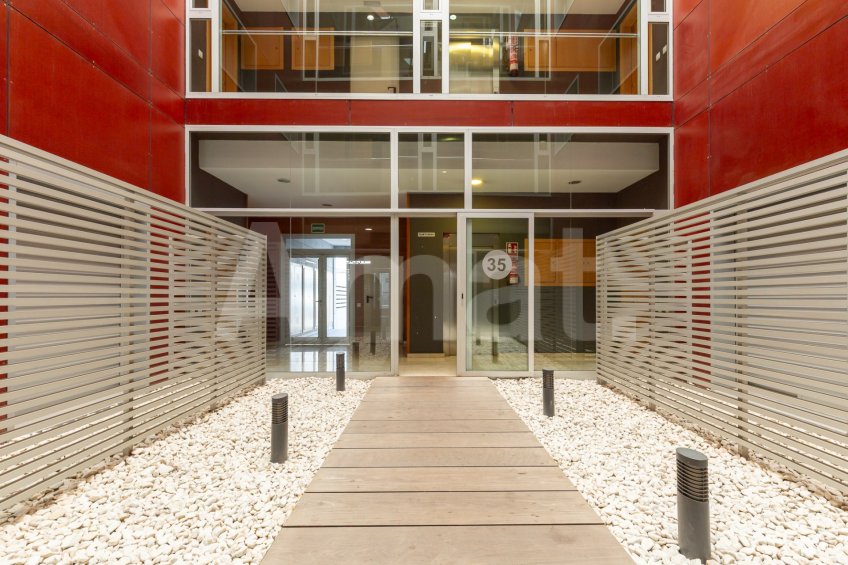 Pis a Volpelleres, al costat de l’emblemàtic Mercantic -28