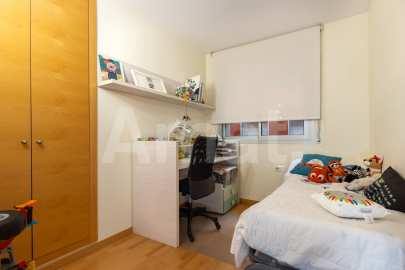 Pis a Volpelleres, al costat de l’emblemàtic Mercantic -25