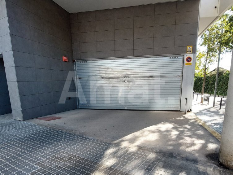 Excellent parking space for sale in Hospitalet -2