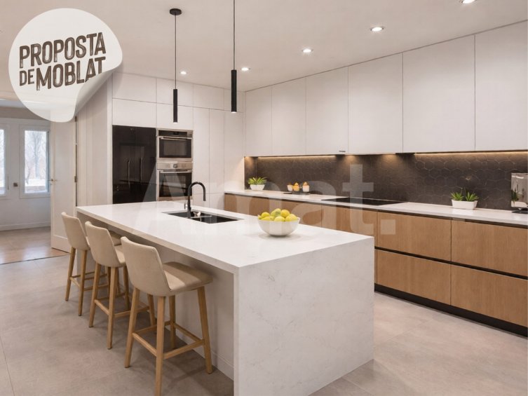 Large 5-bedroom flat next to Casa de les Punxes