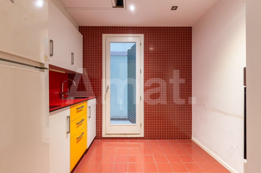 Large 5-bedroom flat next to Casa de les Punxes -10