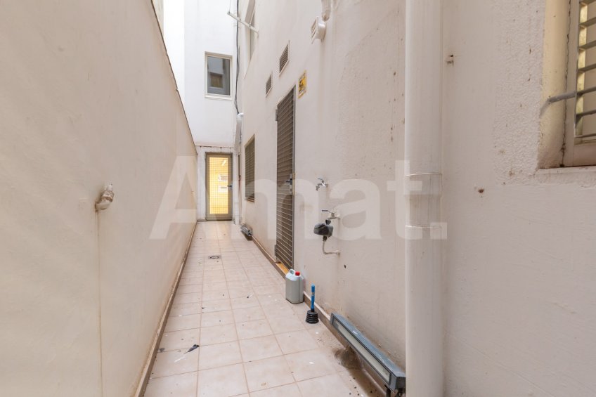 Large 5-bedroom flat next to Casa de les Punxes -11