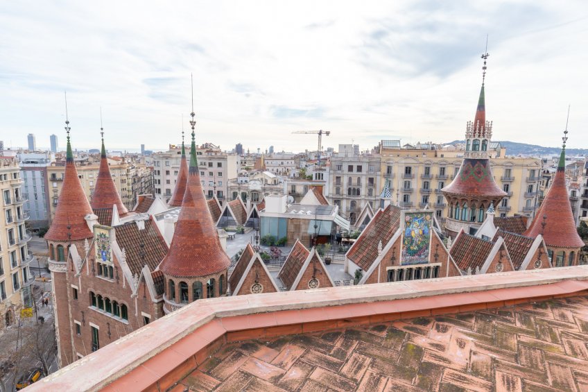 Large 5-bedroom flat next to Casa de les Punxes -20