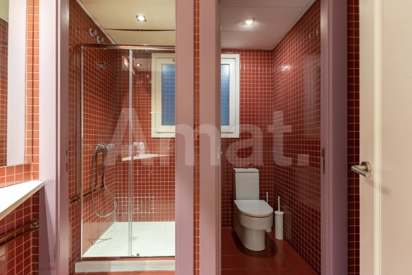 Large 5-bedroom flat next to Casa de les Punxes -23