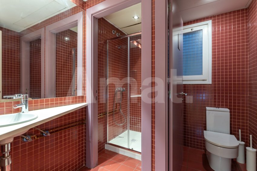 Large 5-bedroom flat next to Casa de les Punxes -24