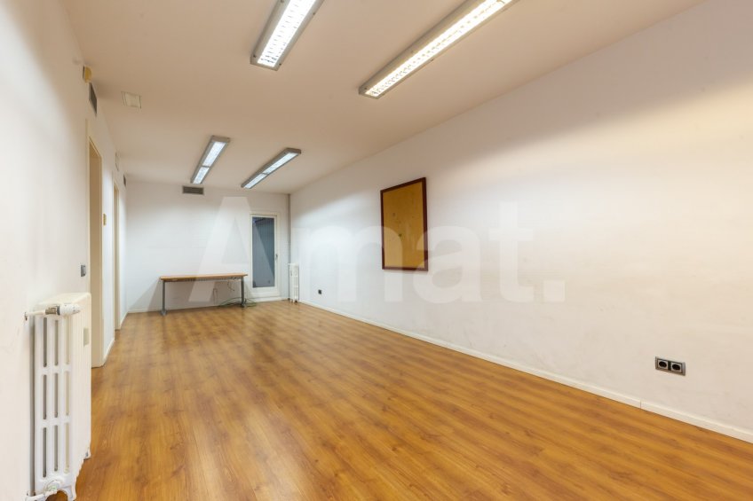 Large 5-bedroom flat next to Casa de les Punxes -29