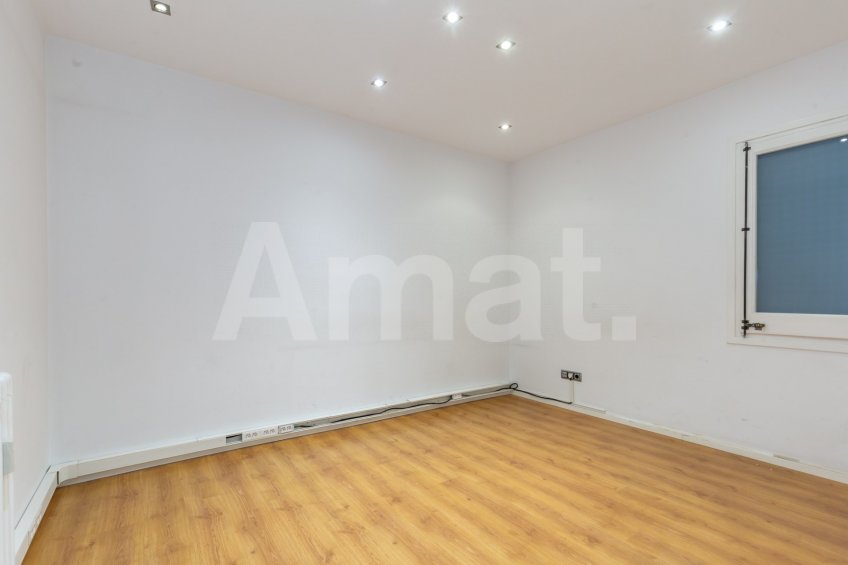 Large 5-bedroom flat next to Casa de les Punxes -30