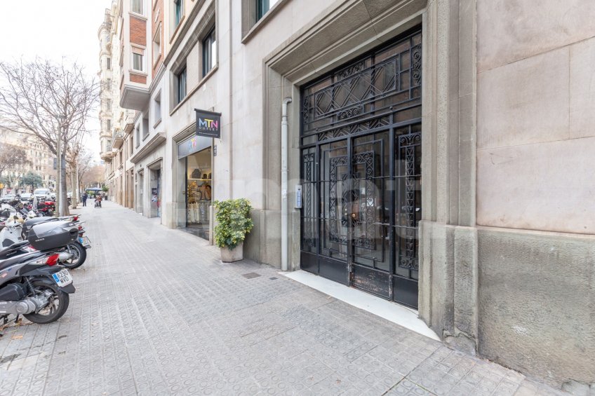 Large 5-bedroom flat next to Casa de les Punxes -34