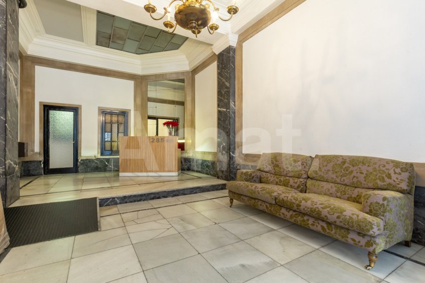 Large 5-bedroom flat next to Casa de les Punxes -36