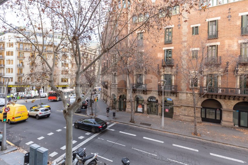 Large 5-bedroom flat next to Casa de les Punxes -37